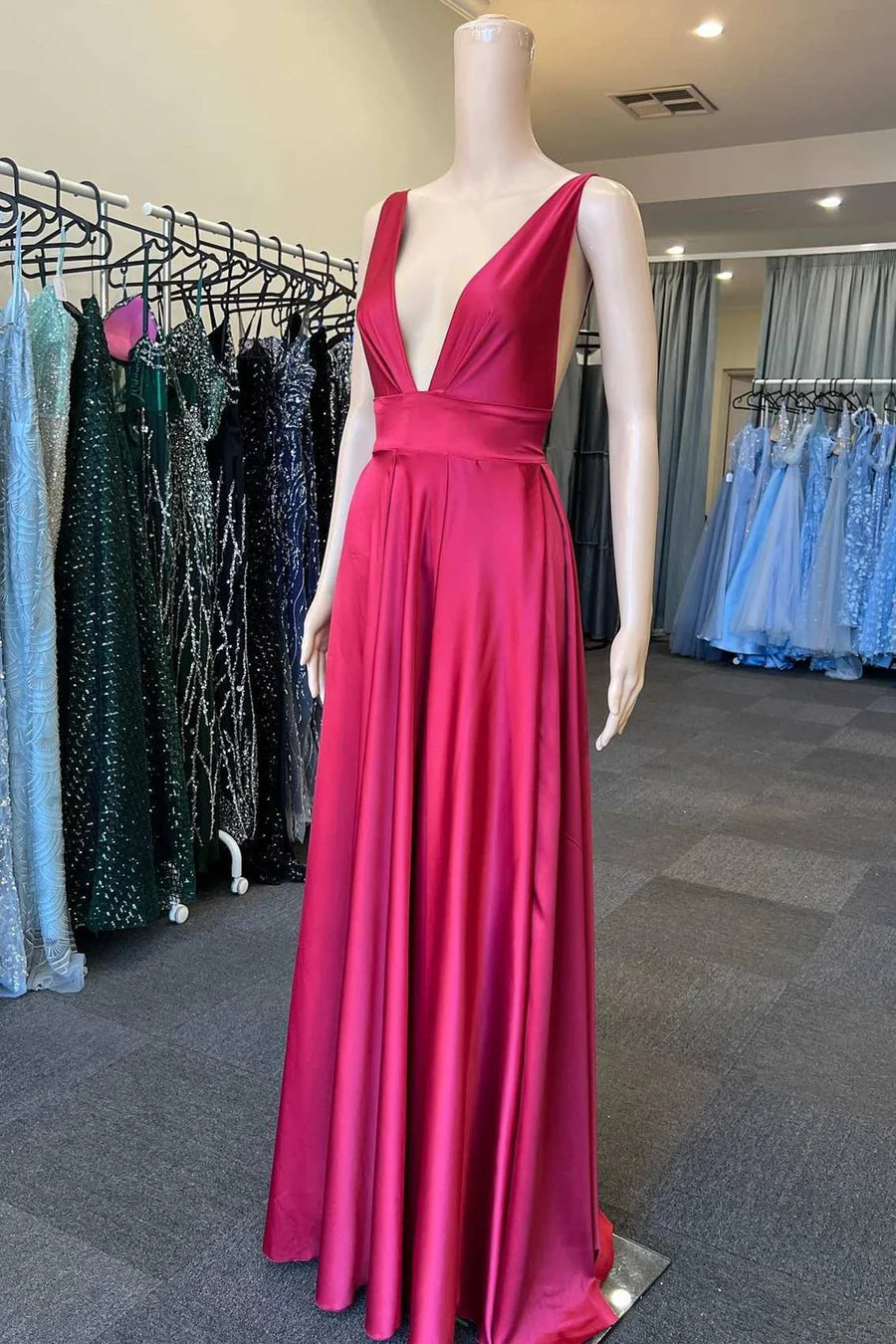 Vestido de fiesta sencillo con escote en A y escote en V profundo sin espalda